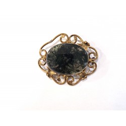 Medallion brooch